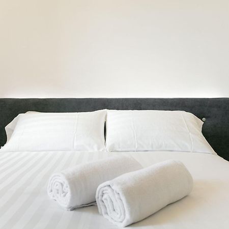 Domus Cavour Rooms&Suites Tirano Pokoj fotografie