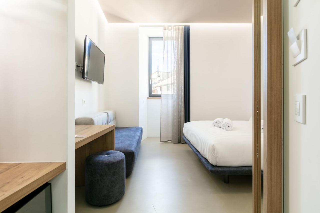 Domus Cavour Rooms&Suites Tirano Pokoj fotografie