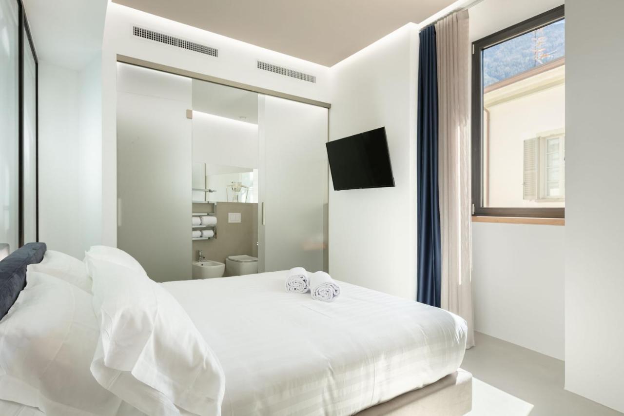 Domus Cavour Rooms&Suites Tirano Pokoj fotografie