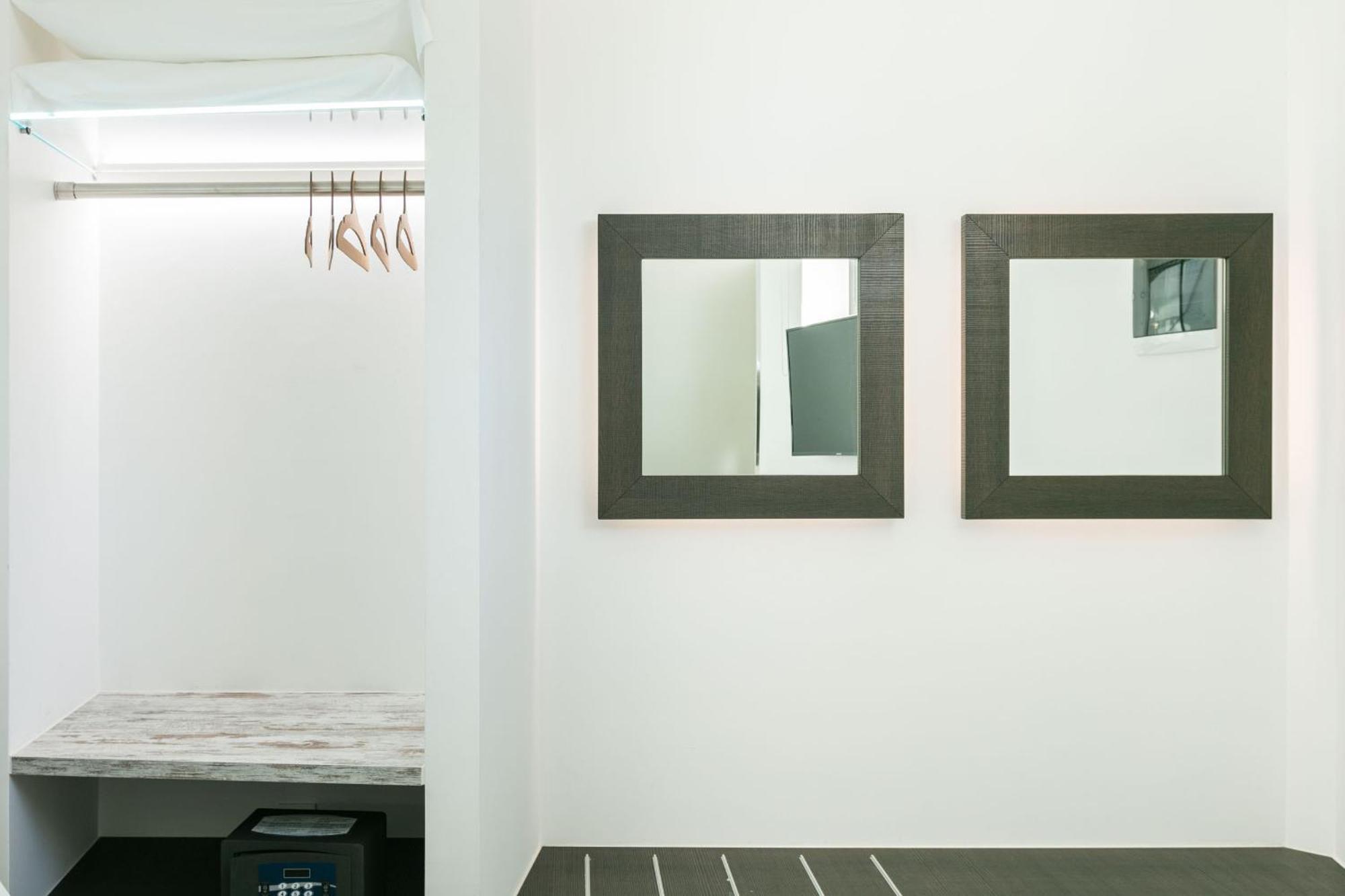 Domus Cavour Rooms&Suites Tirano Pokoj fotografie