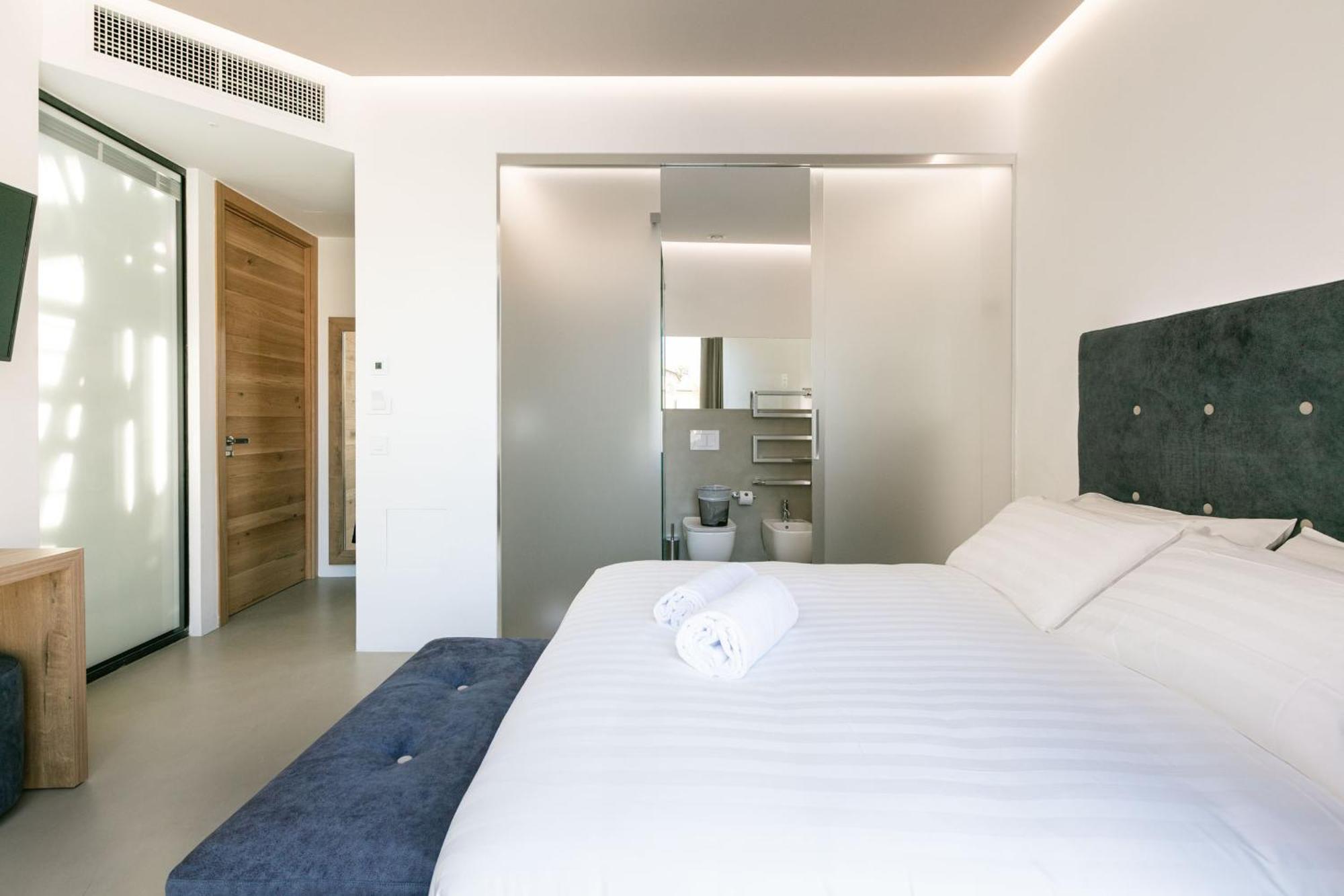 Domus Cavour Rooms&Suites Tirano Pokoj fotografie