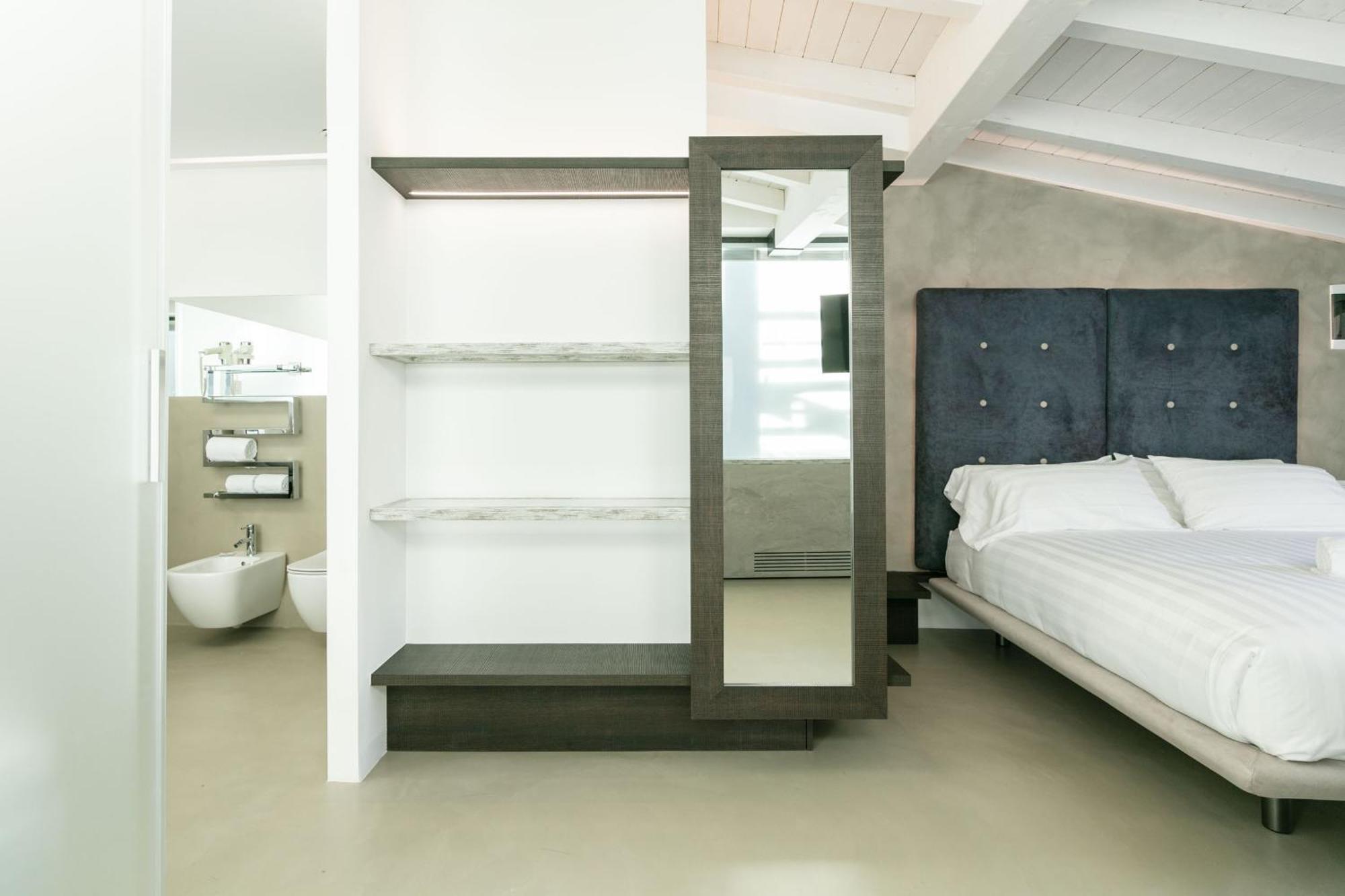 Domus Cavour Rooms&Suites Tirano Pokoj fotografie