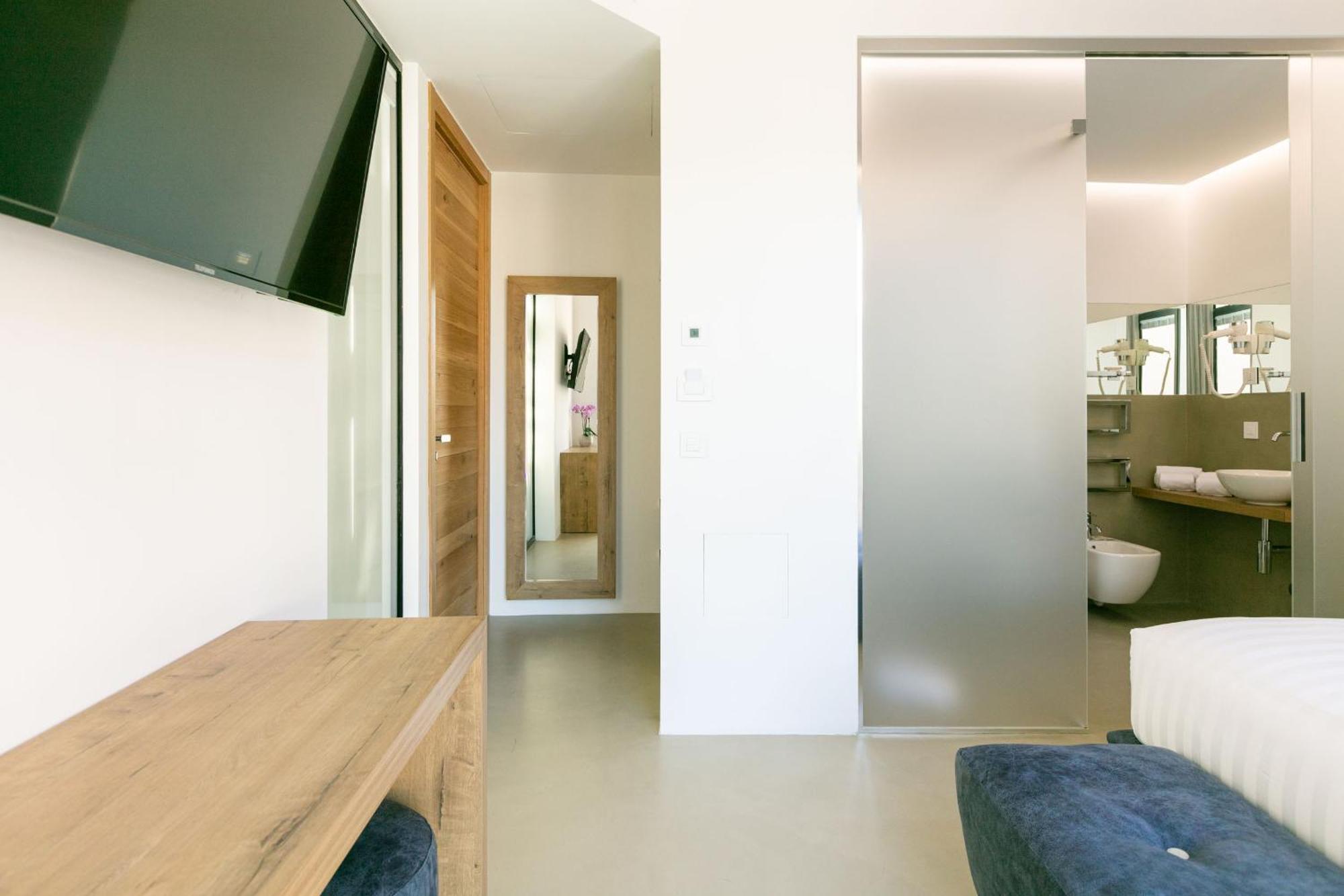 Domus Cavour Rooms&Suites Tirano Pokoj fotografie