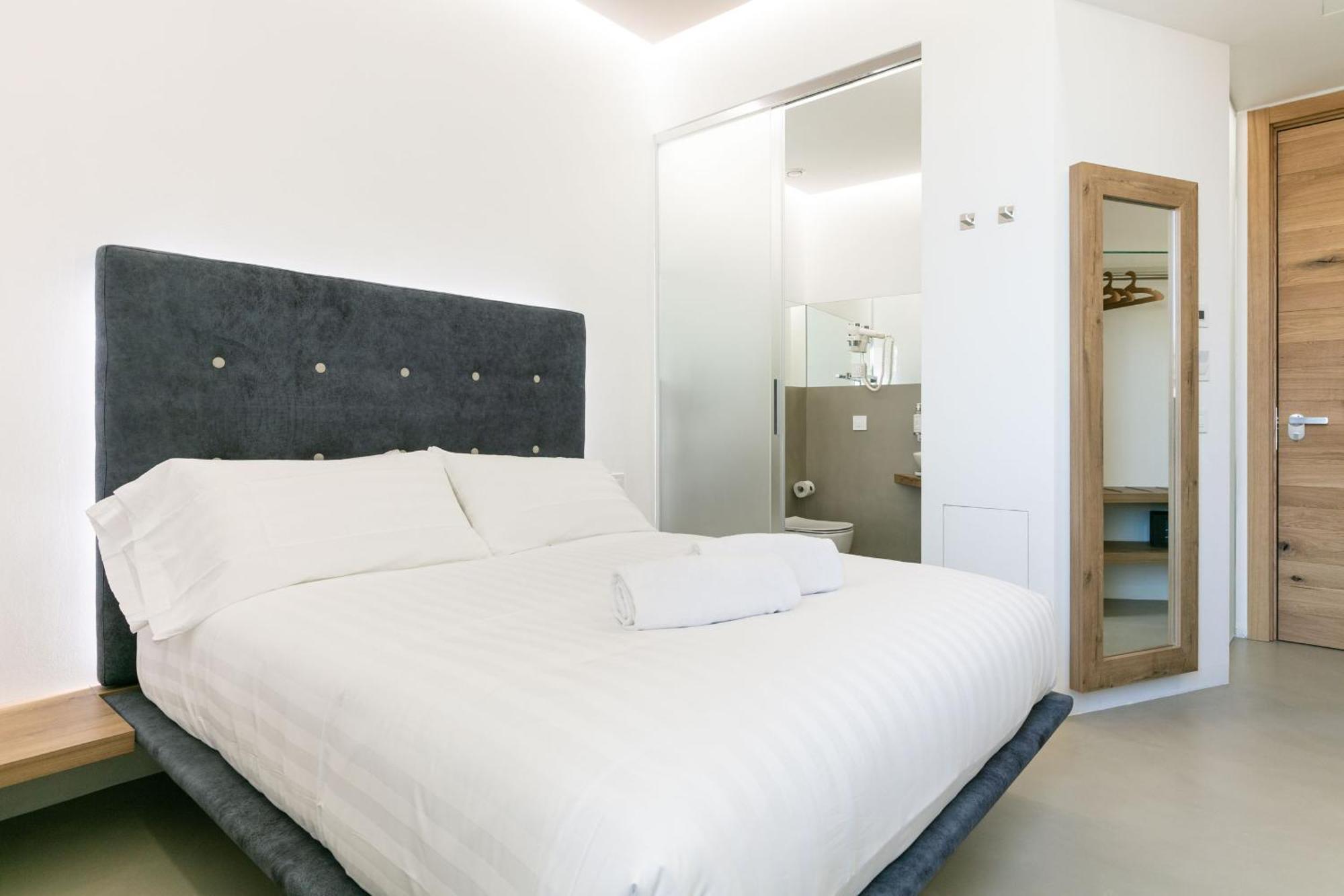 Domus Cavour Rooms&Suites Tirano Pokoj fotografie